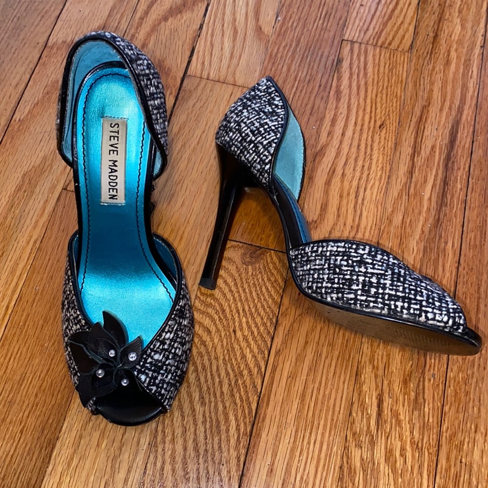 Steve Madden size 6 tweed pumps